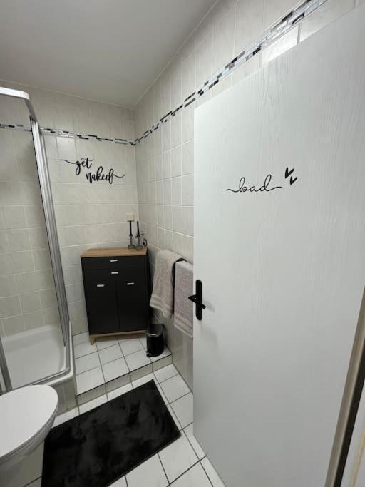 Modernes Apartment In เคมนิตซ์ ภายนอก รูปภาพ