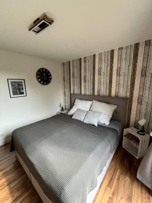 Modernes Apartment In เคมนิตซ์ ภายนอก รูปภาพ
